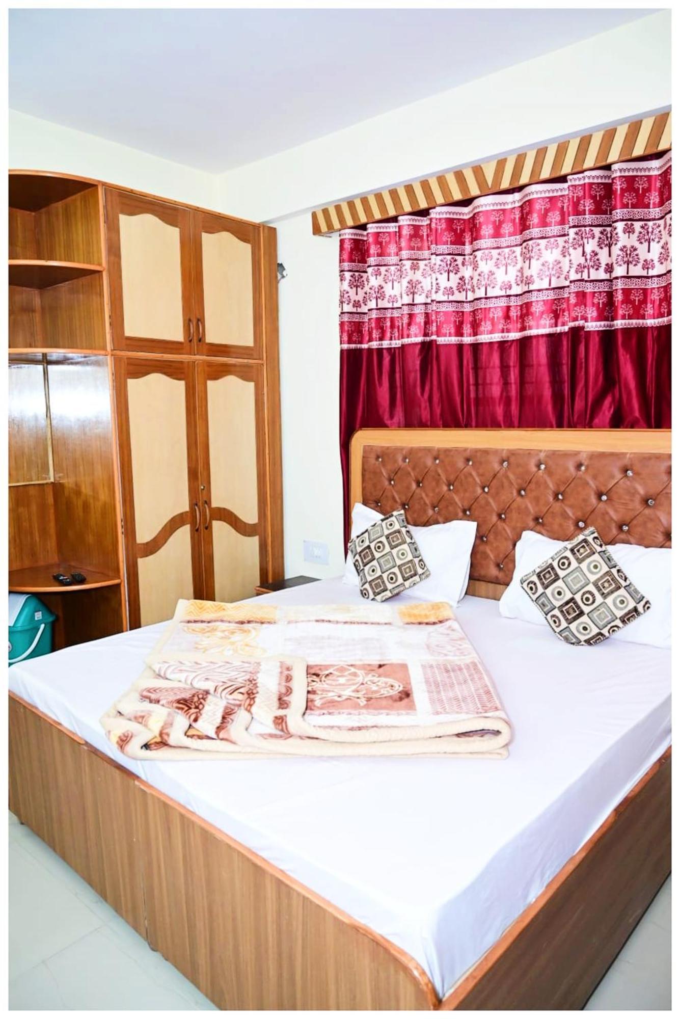 Simla Hotel K R I S H N A B - B Near Mall Road And Temple Exterior photo